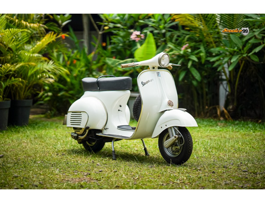 Vespa Scooter Piaggio White 150cc Classic Vespa Scooter Piaggio White 150cc Classic
